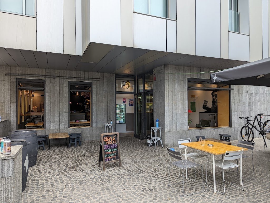 Garage Beer Co Poblenou – Cervesa artesana i Pizzetes